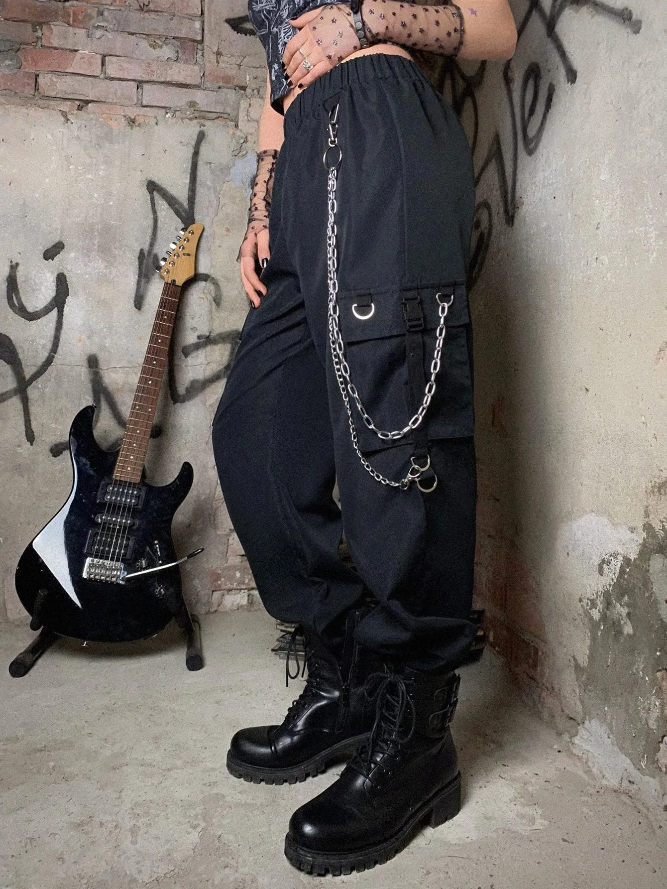 Plain Chain Cargo Pants