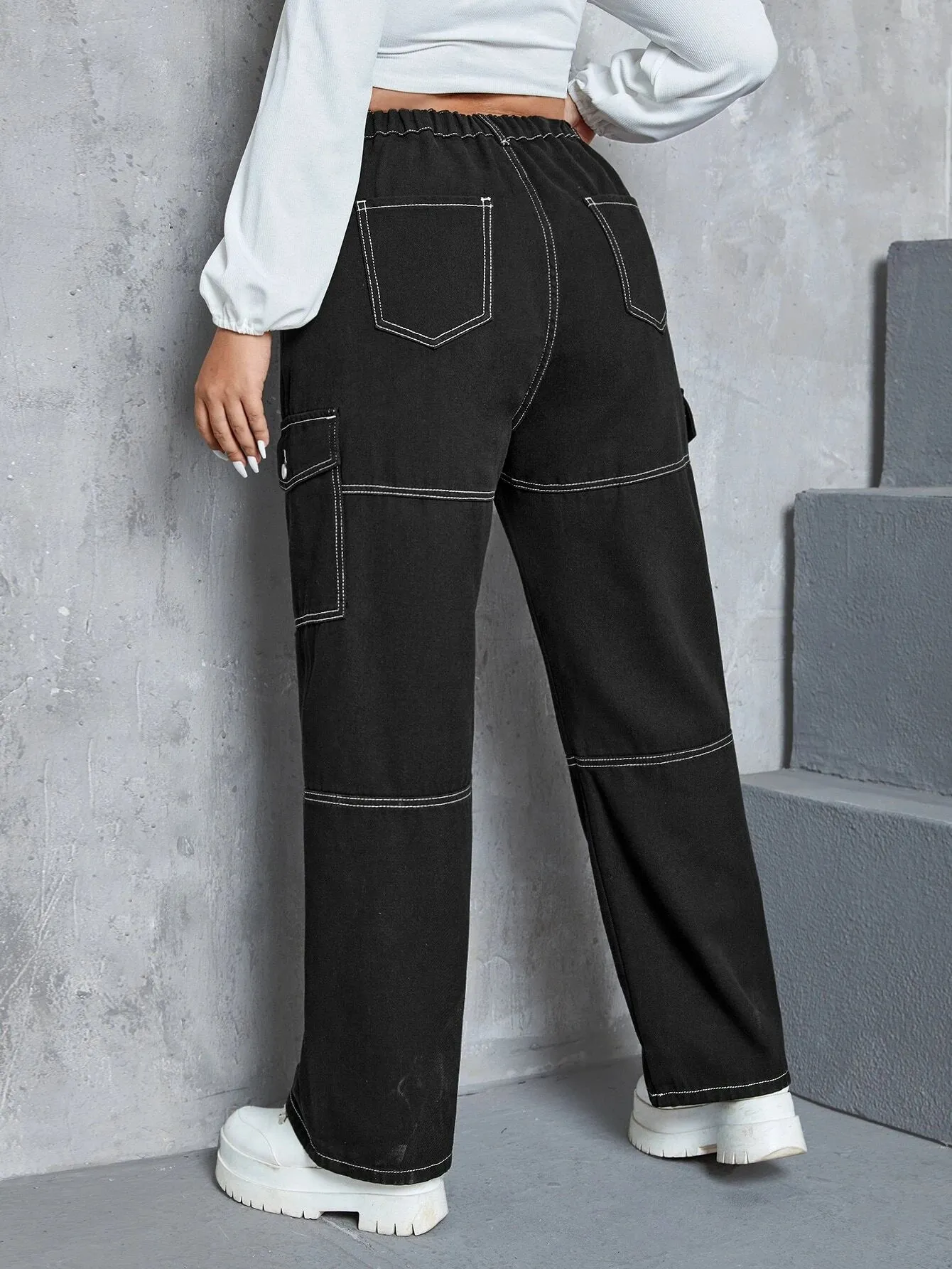 Stitched Cargo Jeans With Flap Pockets