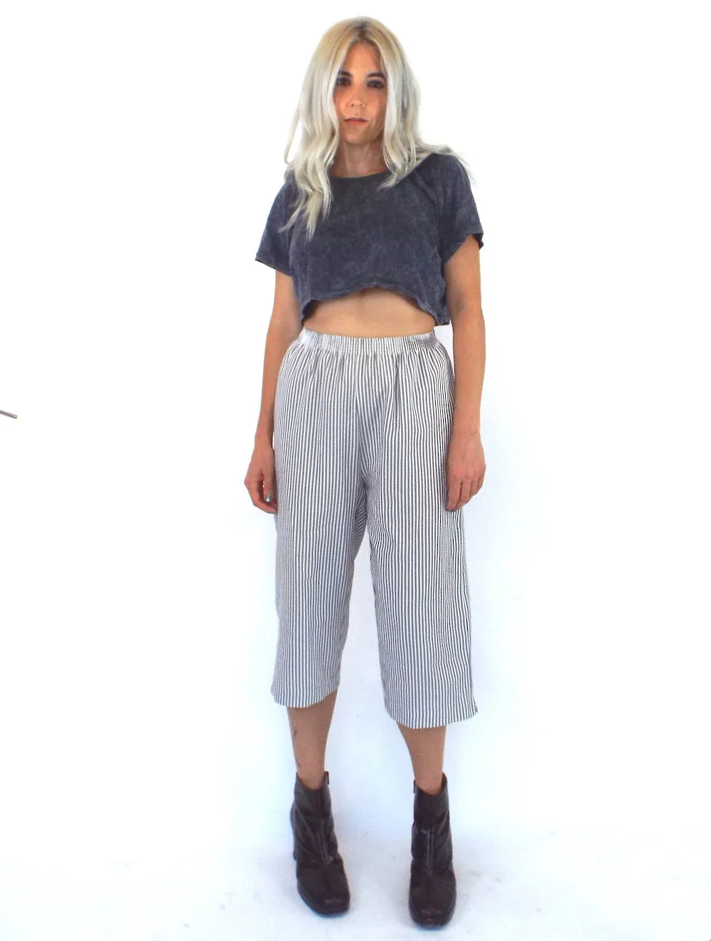 Vintage 80s Grey and White High-Waist Seersucker Gaucho Pants