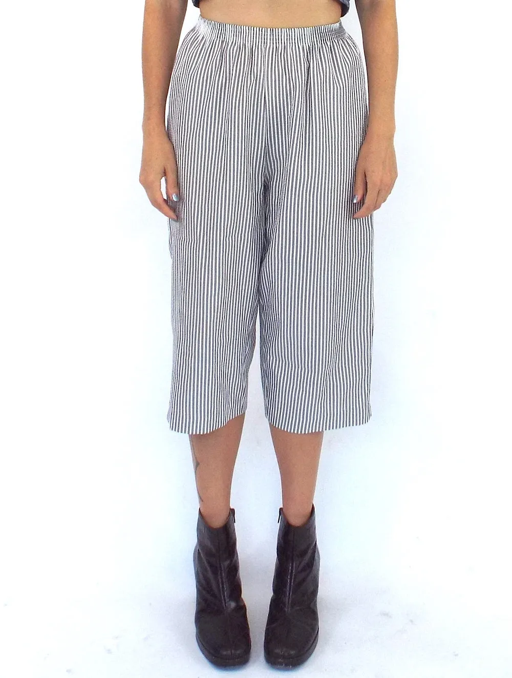 Vintage 80s Grey and White High-Waist Seersucker Gaucho Pants