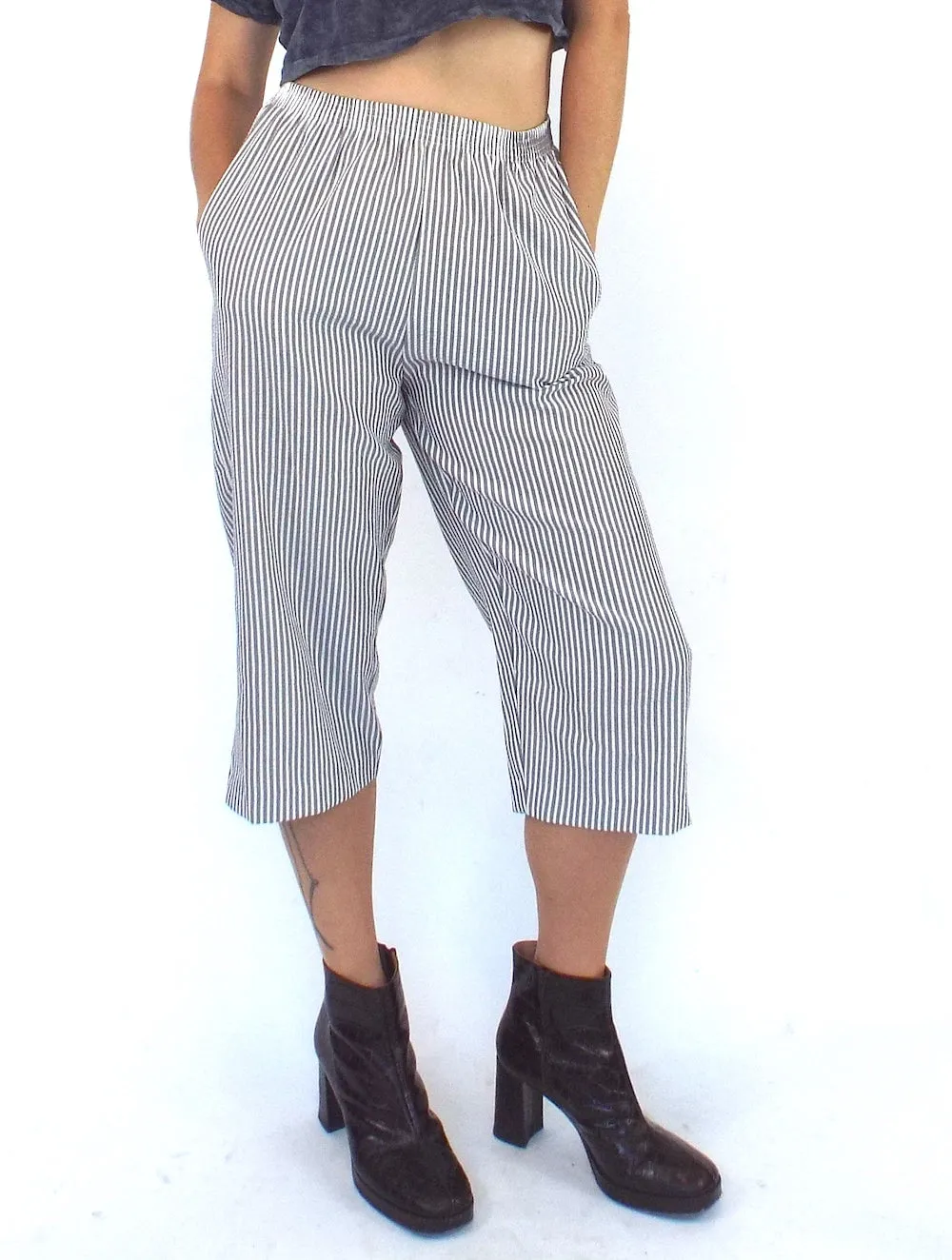 Vintage 80s Grey and White High-Waist Seersucker Gaucho Pants