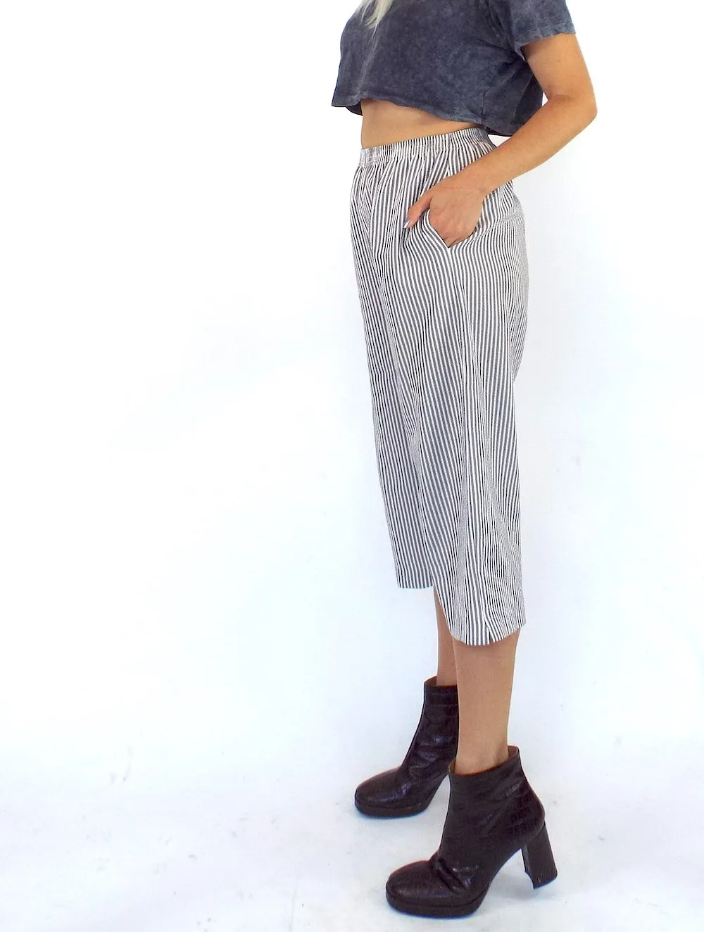 Vintage 80s Grey and White High-Waist Seersucker Gaucho Pants